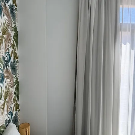 Plaza Victoria Apartment *